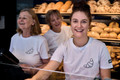 Bildunterschrift: Team-Arbeit wird im Bäckerhandwerk groß geschrieben Foto: Zentralverband des Deutschen Bäckerhandwerks/akz-o