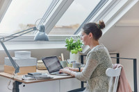 Zuhause arbeiten im Dachgeschoss: Tageslicht dank Dachfenster