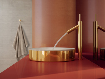 Mit ihrem eleganten Design und speziell angefertigten Elementen bringen die Axor Suite Waschbecken und Badewanne, entworfen vom weltbekannten Designer Philippe Starck, eine ebenso harmonische wie persönliche Note in individuelle Badezimmer-Interieurs. Foto: Axor/Hansgrohe SE/akz-o